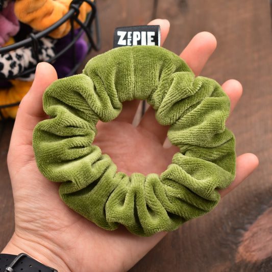 CLASSIC / velvet / light olive